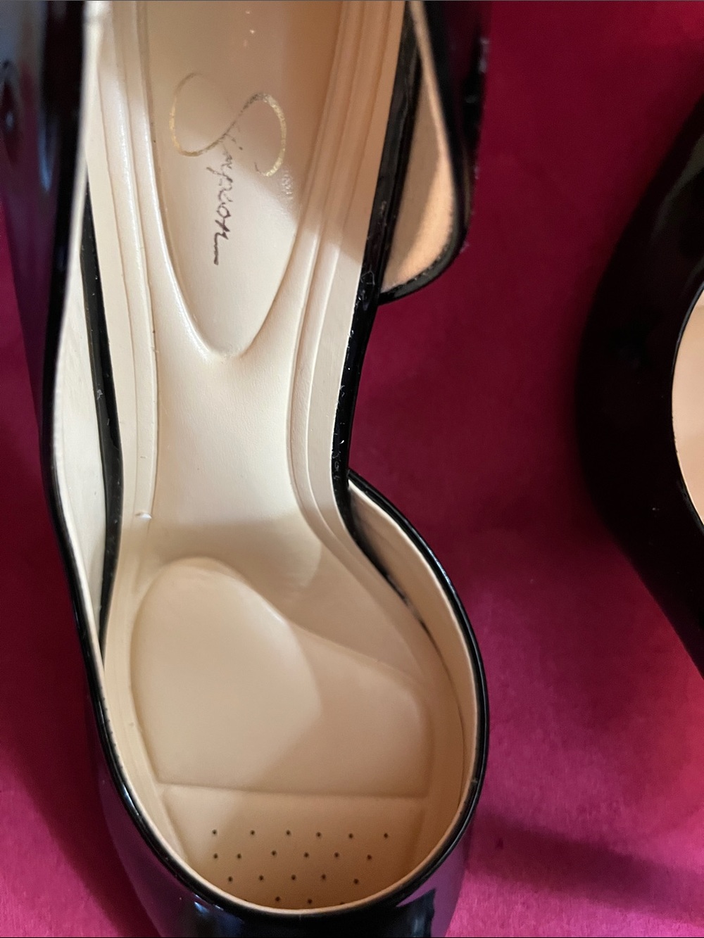 Jessica Simpson Classic Black Patent Pointed-Toe Women's Pumps - Picture 9 of 10